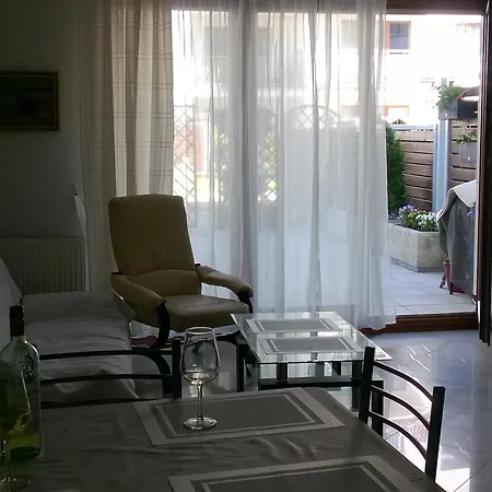 Daire Platan Patio 6 - Berry *